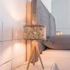 ALMUT 2610 tafellamp, hooi met rode rozenblaadjes