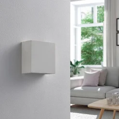 Anneke - hoekige LED wandlamp van gips