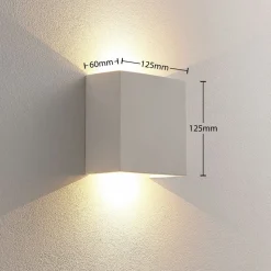 Anneke - hoekige LED wandlamp van gips