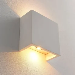 Anneke - hoekige LED wandlamp van gips