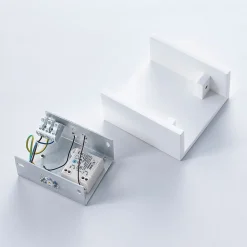 Anneke - hoekige LED wandlamp van gips