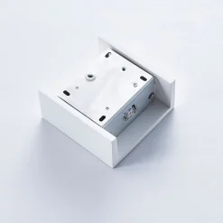 Anneke - hoekige LED wandlamp van gips