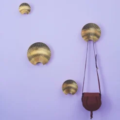 AYTM Concha haak, goudkleurig, wanddecoratie, hoogte 11,5 cm