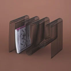 AYTM Curva tijdschriftenhouder, zwart, breedte 40 cm, staal