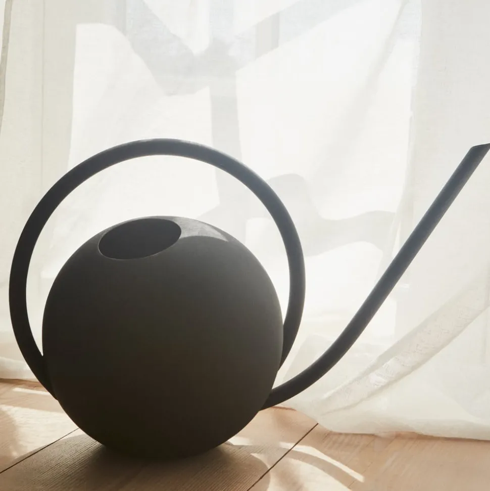 AYTM Gieter Globe, zwart, lengte 55,3 cm, aluminium