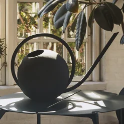 AYTM Gieter Globe, zwart, lengte 55,3 cm, aluminium