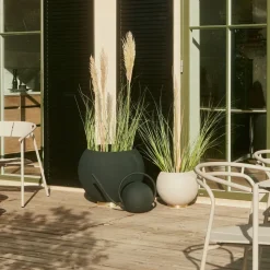AYTM Globe bloempot, Ø 60 cm, zwart, aluminium, staal