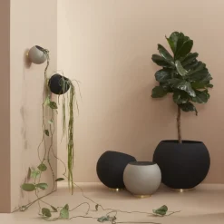 AYTM Globe wandpot, Ø 21 cm, zwart, aluminium