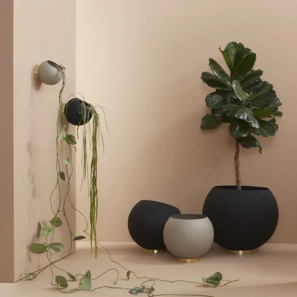 AYTM Globe wandpot, Ø 21 cm, zwart, aluminium