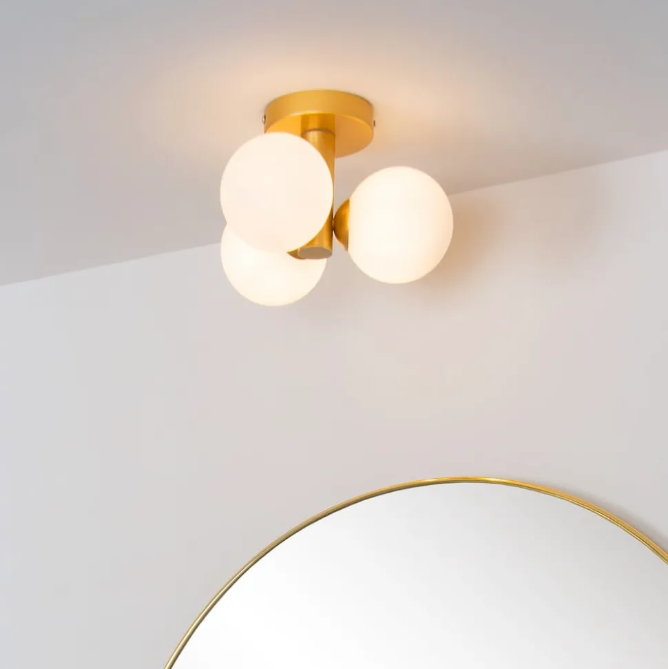 Badkamer-plafondlamp Trudy, 3-lamps mat goud/opaal