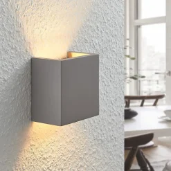 Beton-wandlamp Smira in grijs, 12,5 x 12,5 cm