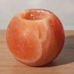 Bolvormige theelichthouder met zoutkristal