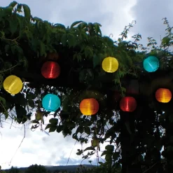 Bonte led-solar-lichtketting met 10 lampions