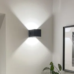 Buitenwandlamp Iseo, zwart, breedte 10 cm, sensor