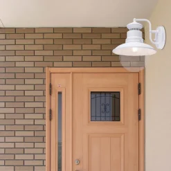 Buitenwandlamp Sella van mat-witte staal