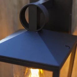 Buitenwandlamp West van gegoten aluminium en glas