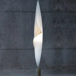 Cocon-achtige vloerlamp Wo-Tum-Bu 1 met dimmer