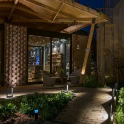 De - puristische LED sokkellamp van aluminium