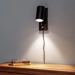 Dimbare wandlamp Carrie met kabel en stekker