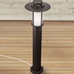 Donkerbruine wegenlamp Putri in drukgegoten alum.