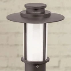 Donkerbruine wegenlamp Putri in drukgegoten alum.