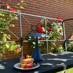 Dyberg Larsen LED tafellamp Vienna, blauw, hoogte 28 cm