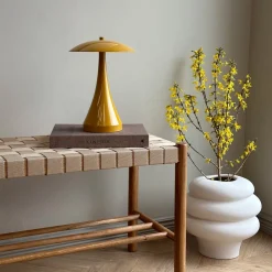 Dyberg Larsen LED tafellamp Wenen, curry, hoogte 28 cm