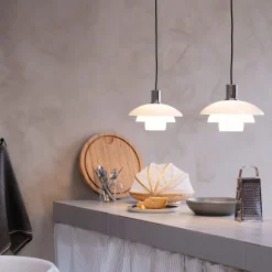 Dyberg Larsen Morph hanglamp, opaal, Ø 28 cm, glas