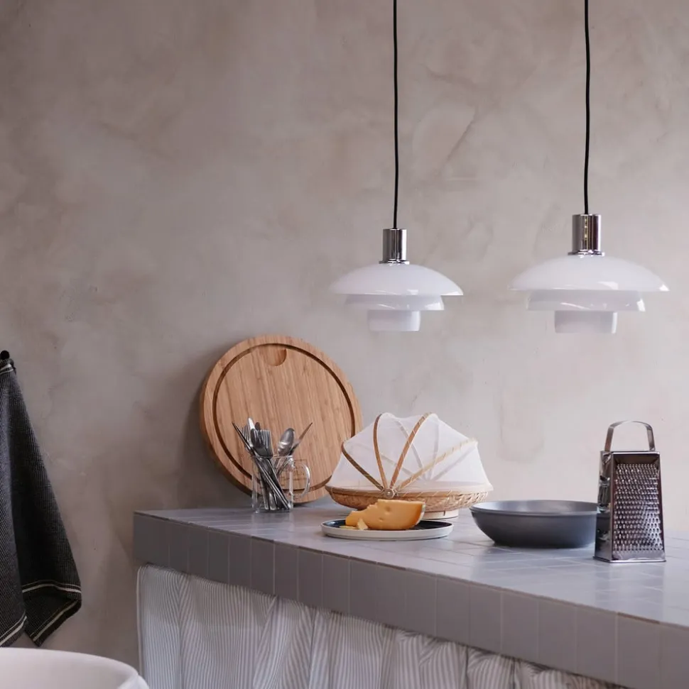 Dyberg Larsen Morph hanglamp, opaal, Ø 28 cm, glas