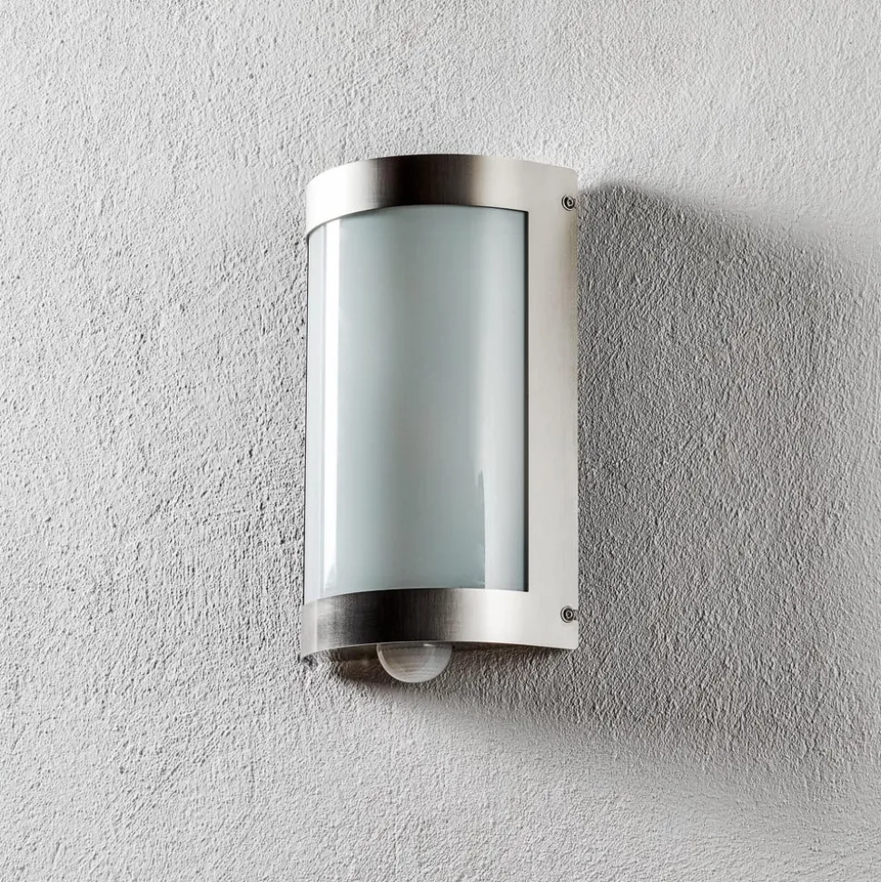 Eenvoudige buitenwandlamp Marco 3, met sensor