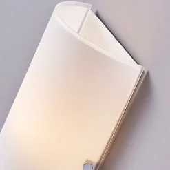 Eenvoudige wandlamp Giulia uit mat glas