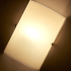 Eenvoudige wandlamp Giulia uit mat glas