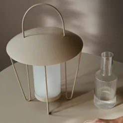 ferm LIVING Abri lantaarn, beige, roestvrij staal, glas, Ø 30 cm