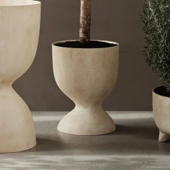 ferm LIVING Evoke hoge bloempot, beige, 41 l, glasvezel