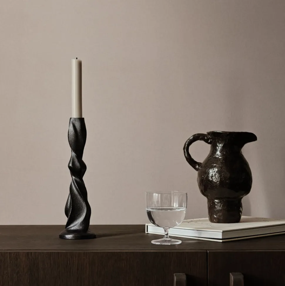 ferm LIVING Gale kandelaar, zwart, 25,4 cm, aluminium