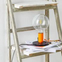 FLOS Lampadina LED tafellamp oranje, zwarte voet