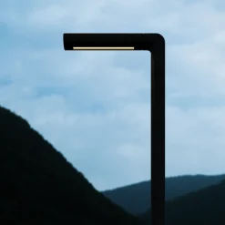 FLOS Walkstick Pipe 1 tuinlamp, 2.700K, zwart