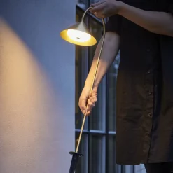 FRANDSEN LED grondspies lamp Grasp, messingkleurig, hoogte 82 cm