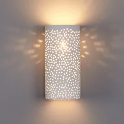 Gatpatroon-wandlamp Jiru uit wit gips