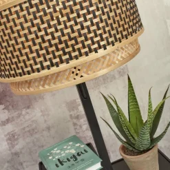 GOOD & MOJO Bhutan vloerlamp met legbord, zwart