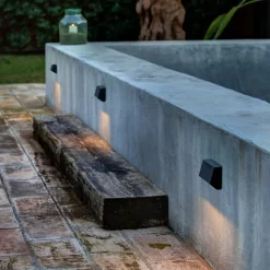 Hoekige LED buitenwandlamp Must, breedte 9,6 cm