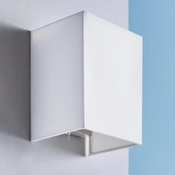 Hoekige, stoffen wandlamp Annalisa in wit