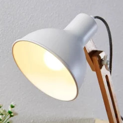 Houten bureaulamp met witte kap Shivanja