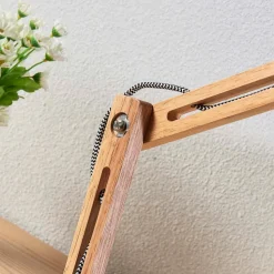 Houten bureaulamp met witte kap Shivanja