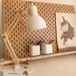 Houten bureaulamp met witte kap Shivanja