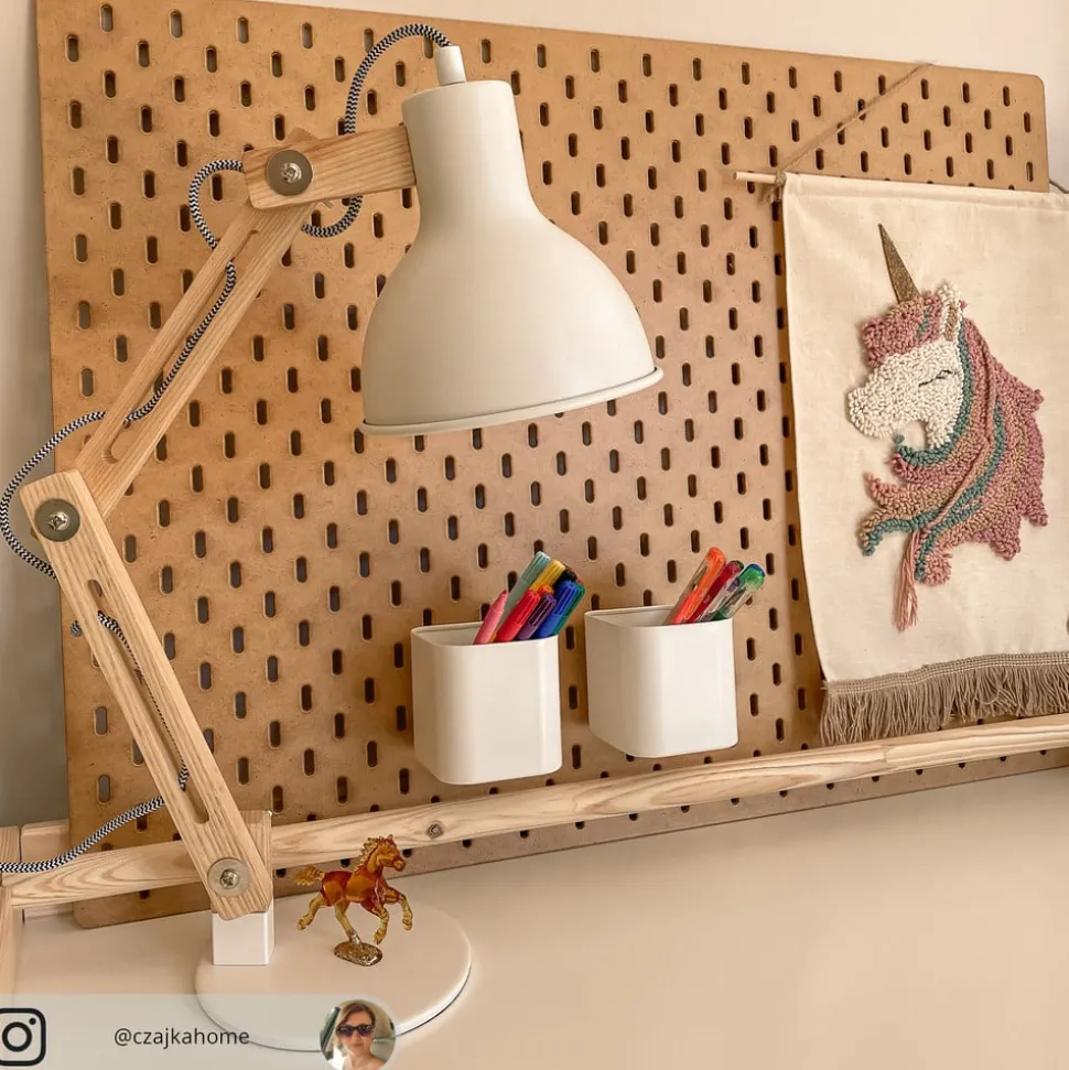 Houten bureaulamp met witte kap Shivanja