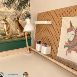 Houten bureaulamp met witte kap Shivanja