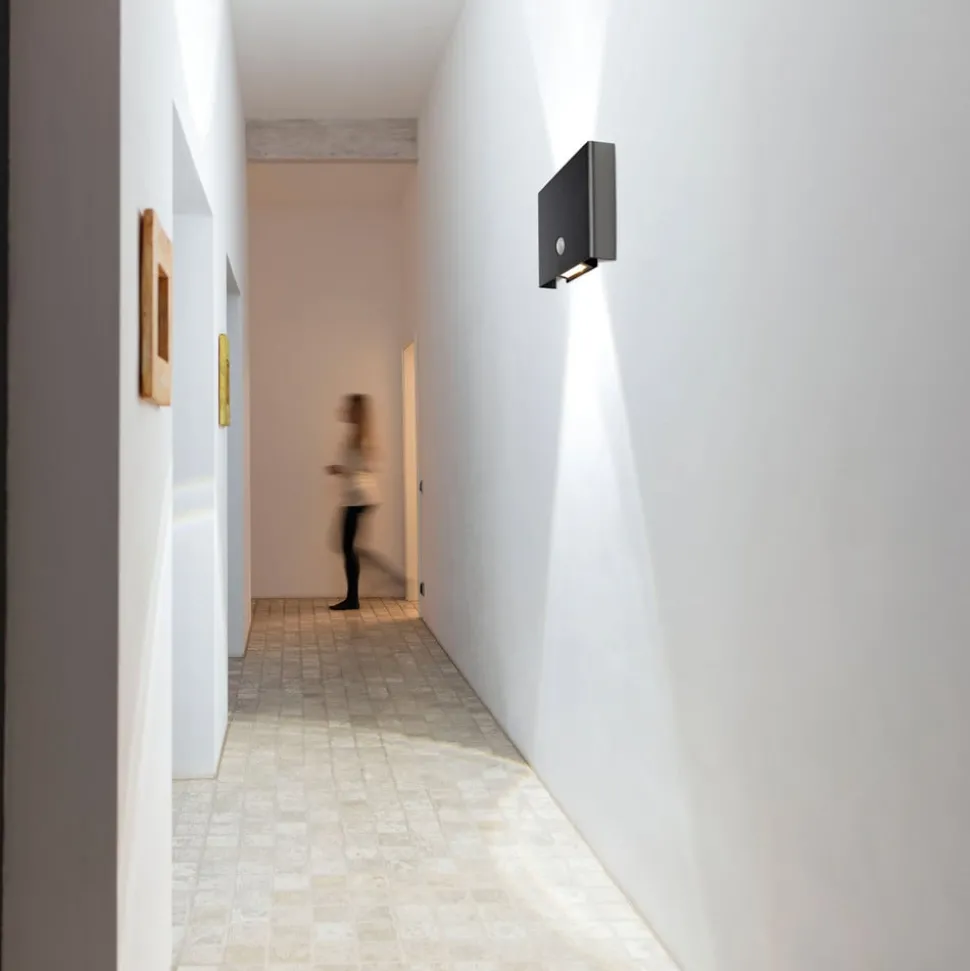 JUST LIGHT. Buitenwandlamp Amin, oplaadbare batterij zwart aluminium