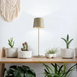 Kaami LED tafellamp, dimbaar goud mat