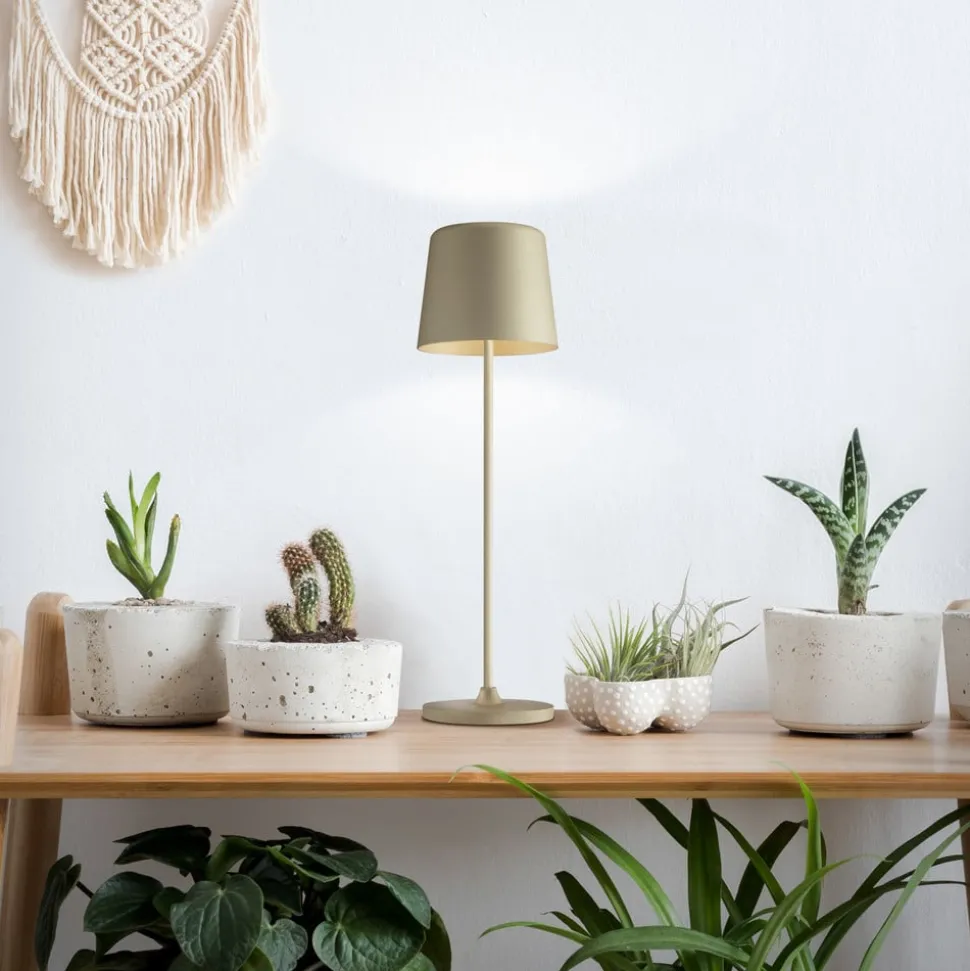 Kaami LED tafellamp, dimbaar goud mat